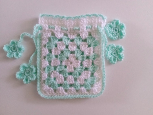 Háčkovaný pytlíček 10 x 12 cm — foto 3