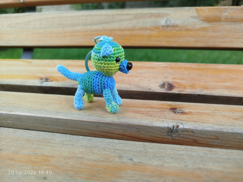 Handmade Amigurumi Cat Keychain 2,4" — foto 4