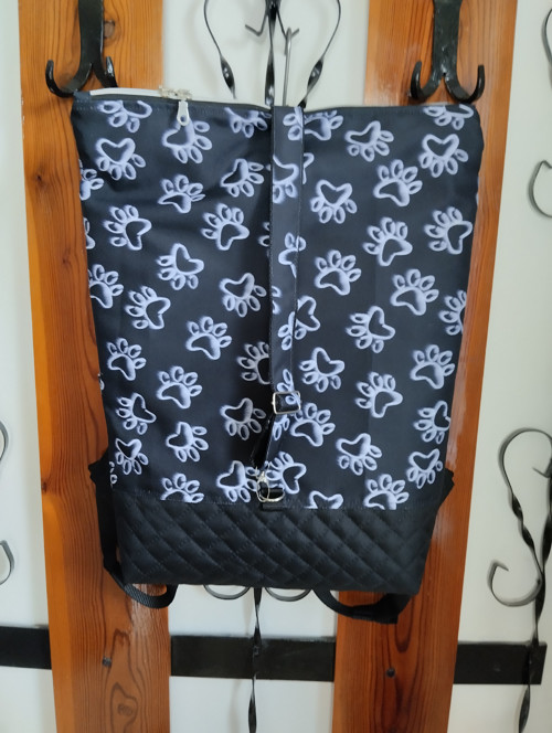 Překlápěcí batoh - tlapky — foto 2