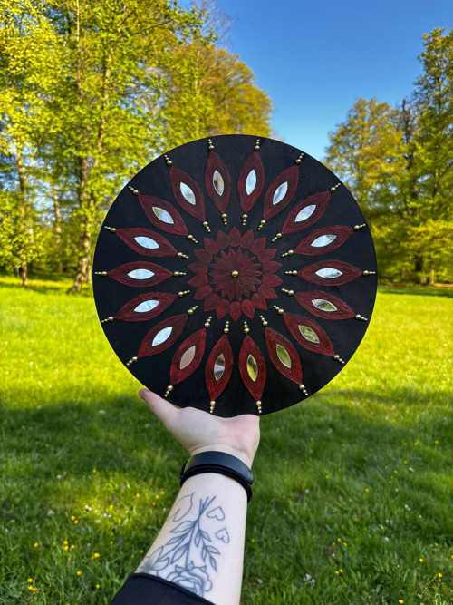 Mandala na dřevěném podkladu — foto 3