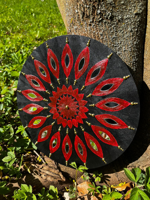 Mandala na dřevěném podkladu — foto 4