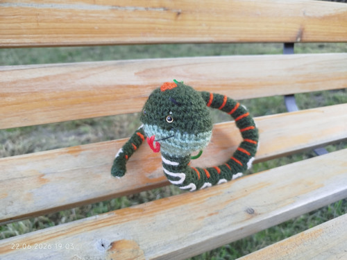 Handmade Amigurumi Snake Keychain 16" — foto 4