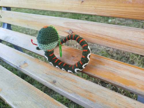 Handmade Amigurumi Snake Keychain 16" — foto 5