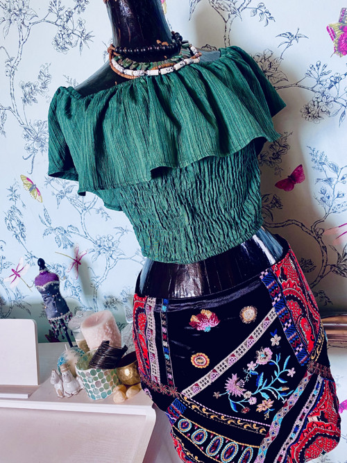 Crop top v zeleni jedlové — foto 3