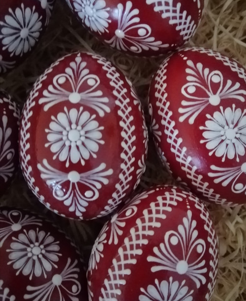Červené reliefní kraslice — foto 2