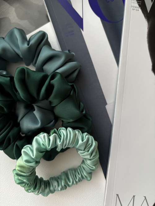 Hedvábné scrunchie gumičky – Lesní harmonie — foto 3
