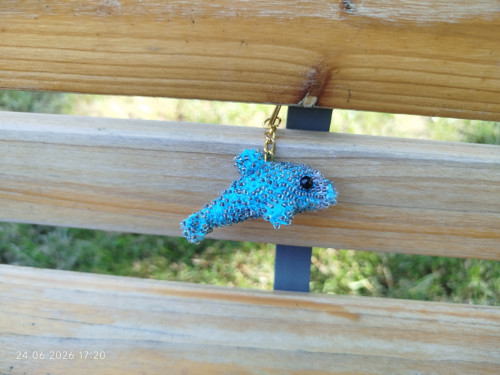 HANDMADE Amigurumi Dolphin Keychain 2,4" — foto 2