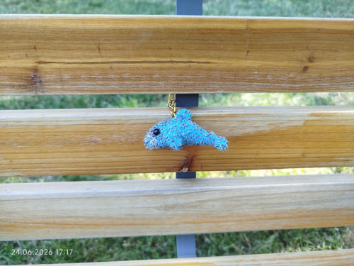 HANDMADE Amigurumi Dolphin Keychain 2,4" — foto 3