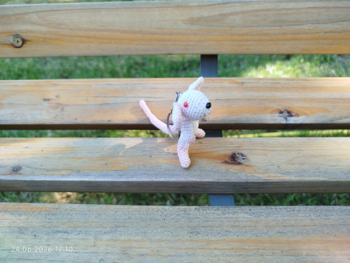 Handmade Amigurumi Mouse Keychain 3" — foto 3