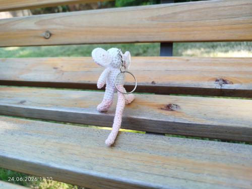 Handmade Amigurumi Mouse Keychain 3" — foto 4