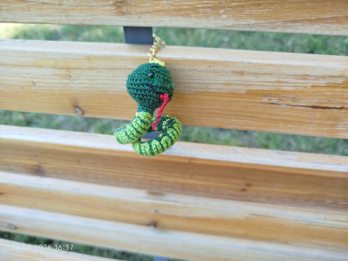 Handmade Amigurumi Snake Keychain 5" — foto 2