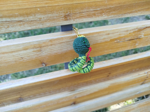 Handmade Amigurumi Snake Keychain 5" — foto 3