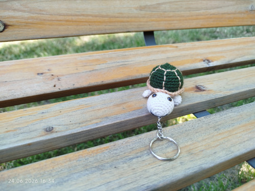 Handmade Amigurumi Turtle Keychain 2,5" — foto 2