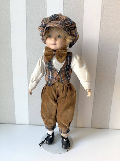 Porcelánová postavička chlapeček Bohdan — foto 2