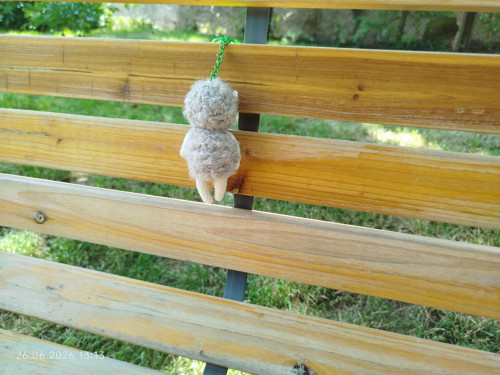 Handmade Amigurumi Hedgehog Keychain 4" — foto 4