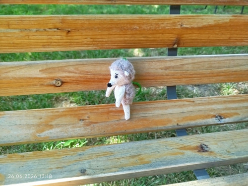 Handmade Amigurumi Hedgehog Keychain 4" — foto 2