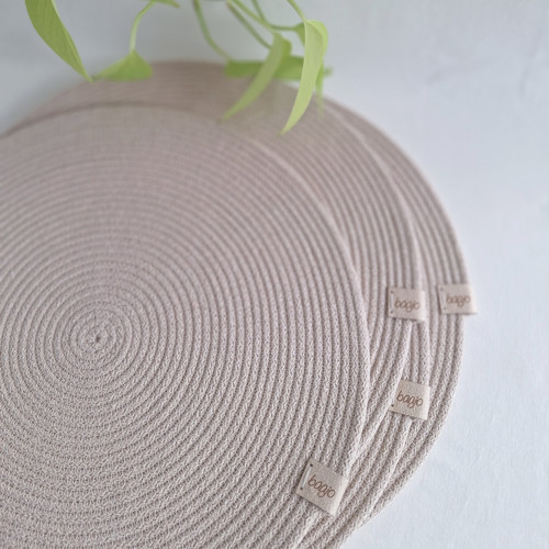 Bavlněné prostírání kulaté v barvě LATTE — foto 2