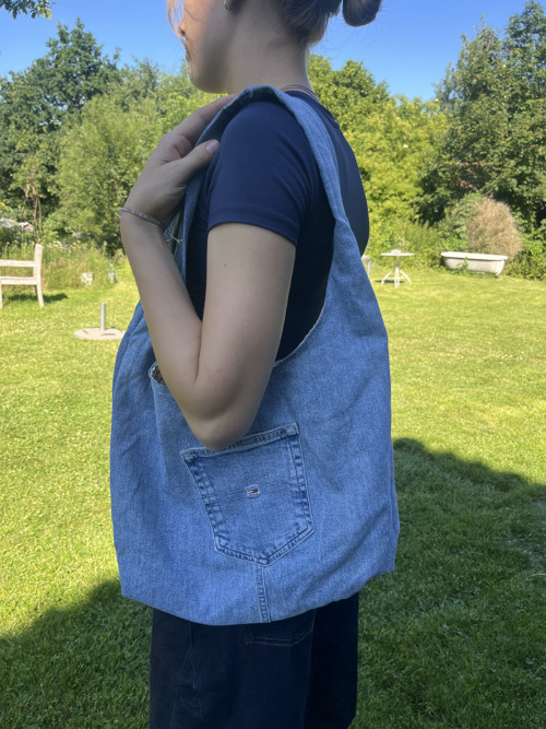 Upcycled tote bag z džín — foto 2
