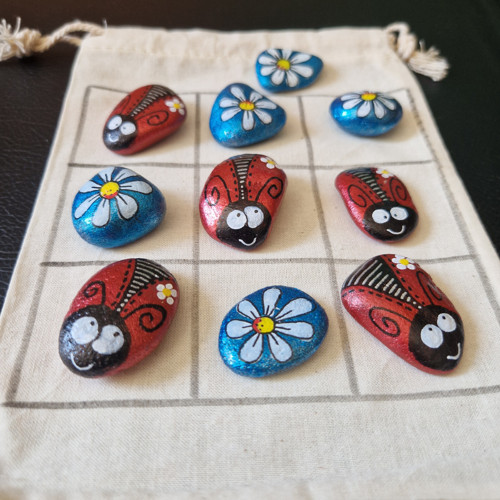 Malované kamínky - hra tic tac toe "broučci" — foto 4