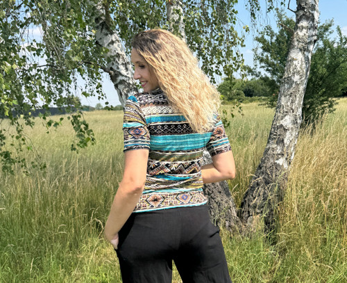 Tričko V výstřih etno vzor — foto 4