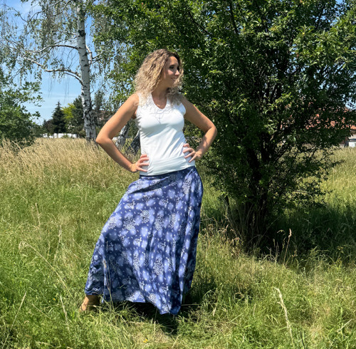 Polokolová sukně-modro bílá — foto 2
