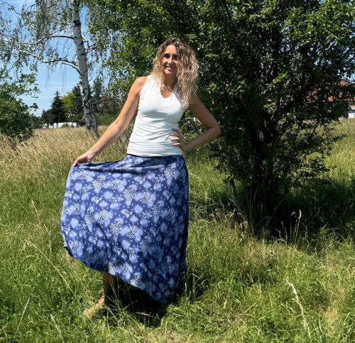 Polokolová sukně-modro bílá — foto 4