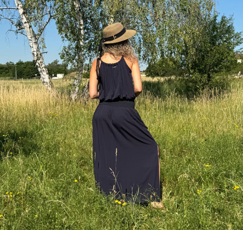 Tmavě modré šaty na ramínka — foto 5