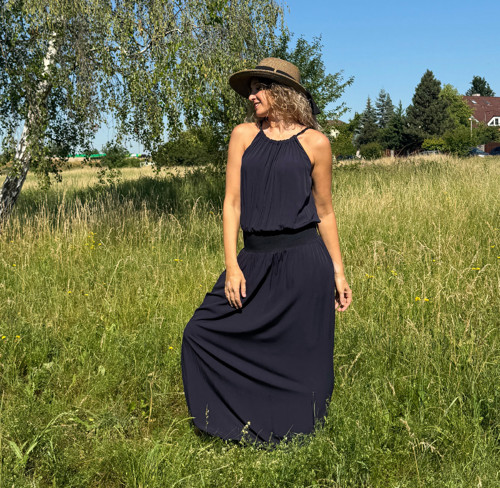 Tmavě modré šaty na ramínka — foto 2