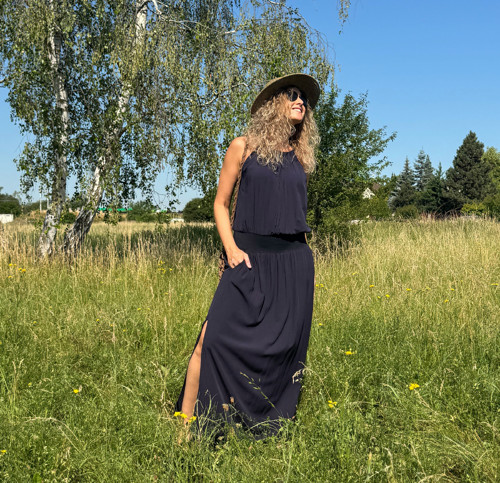 Tmavě modré šaty na ramínka — foto 6