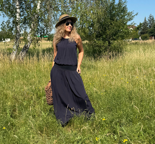 Tmavě modré šaty na ramínka — foto 4