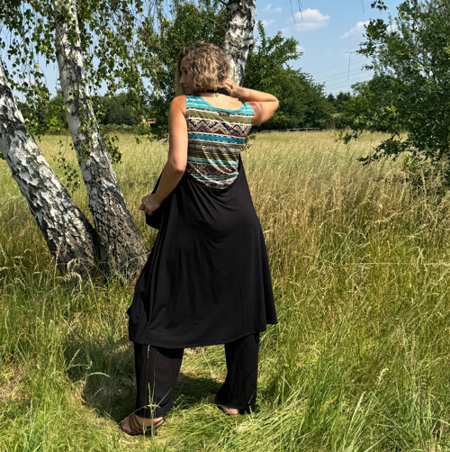 Vesta s cípy černá — foto 5