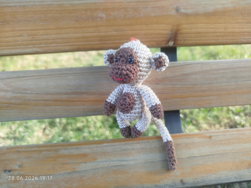 Handmade Amigurumi Monkey Keychain 4" — foto 3