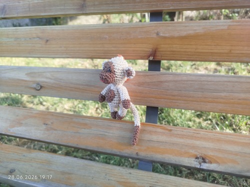 Handmade Amigurumi Monkey Keychain 4" — foto 2