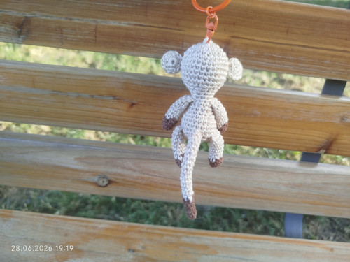 Handmade Amigurumi Monkey Keychain 4" — foto 5