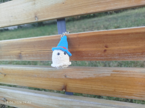 Handmade Amigurumi Ghost Keychain 2,4" — foto 3