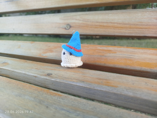Handmade Amigurumi Ghost Keychain 2,4" — foto 2