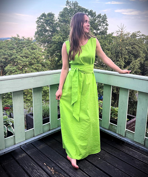 Lněné šaty Jarní zelené oversize bez pásku — foto 4
