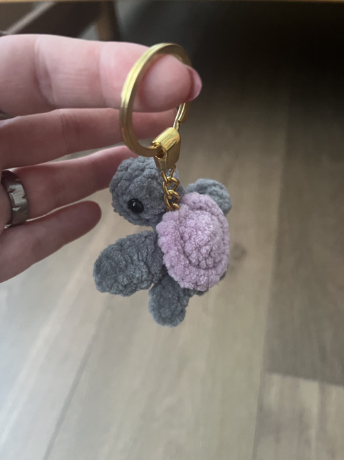 Háčkovaná klíčenka želvička — foto 2