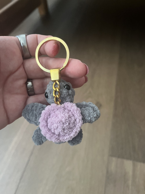 Háčkovaná klíčenka želvička — foto 3