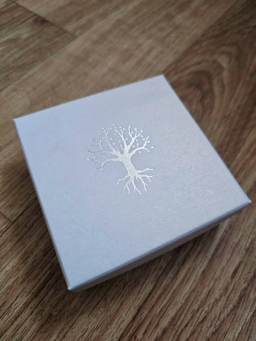 Bílá dárková krabička na náhrdelník — foto 2