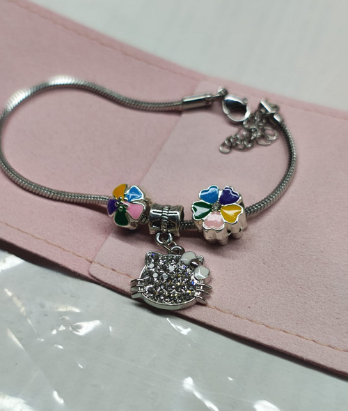 Náramek s Hello Kitty přívěskem — foto 2