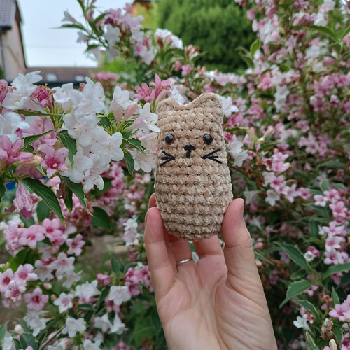 Háčkovaná kočička - hnědá — foto 3