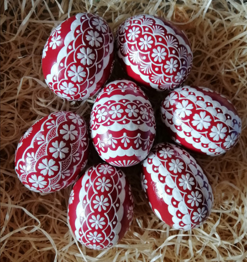 Červené reliefní kraslice — foto 2