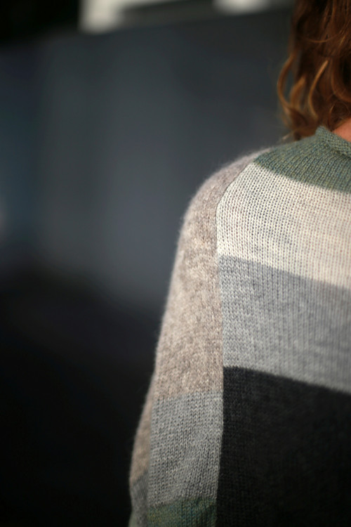 Svetr DOSA-TRAPEZ patchwork alpaka/hedvábí — foto 5