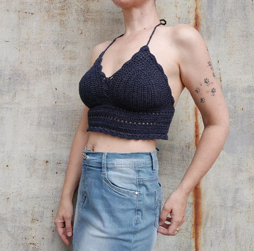 Háčkovaný letní crop top tmavě modrý — foto 4