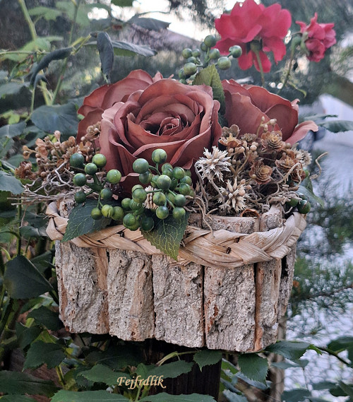 Rostou tam tři růže :). — foto 5