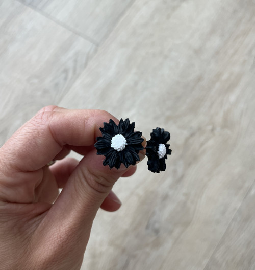 Náušnice kopretiny černé — foto 3