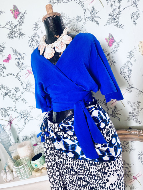 Top v modři královské — foto 3