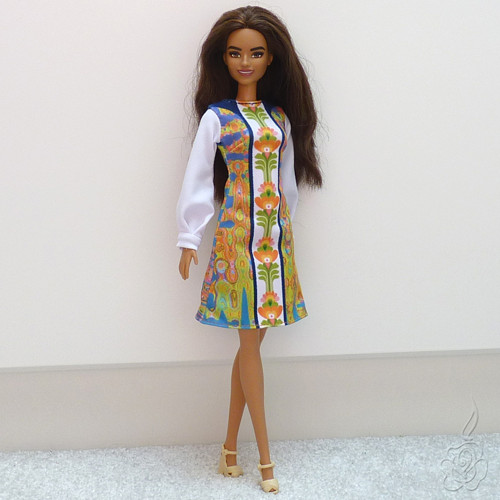 Barevné šaty pro Barbie - Folklor — foto 5