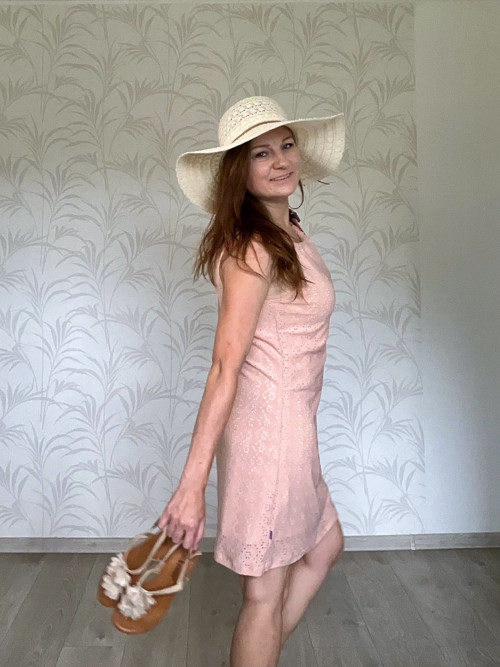 Madeirové šaty s vázačkou — foto 5